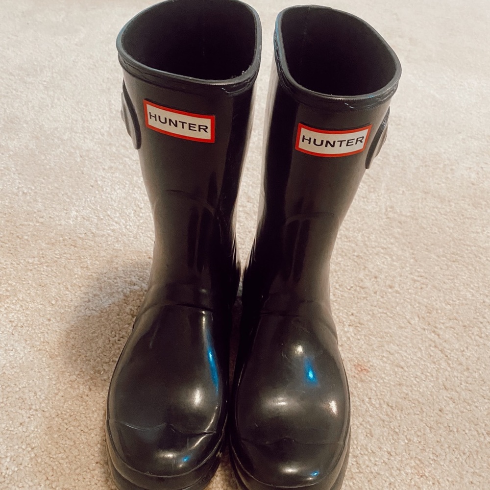 Black Hunter mid height boots